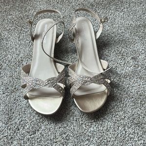 Woman shoes size 9 Benjamin walk touch ups